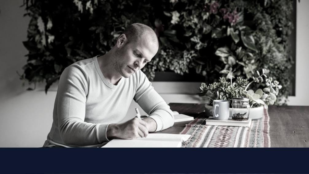 Tim ferris escribiendo un libro