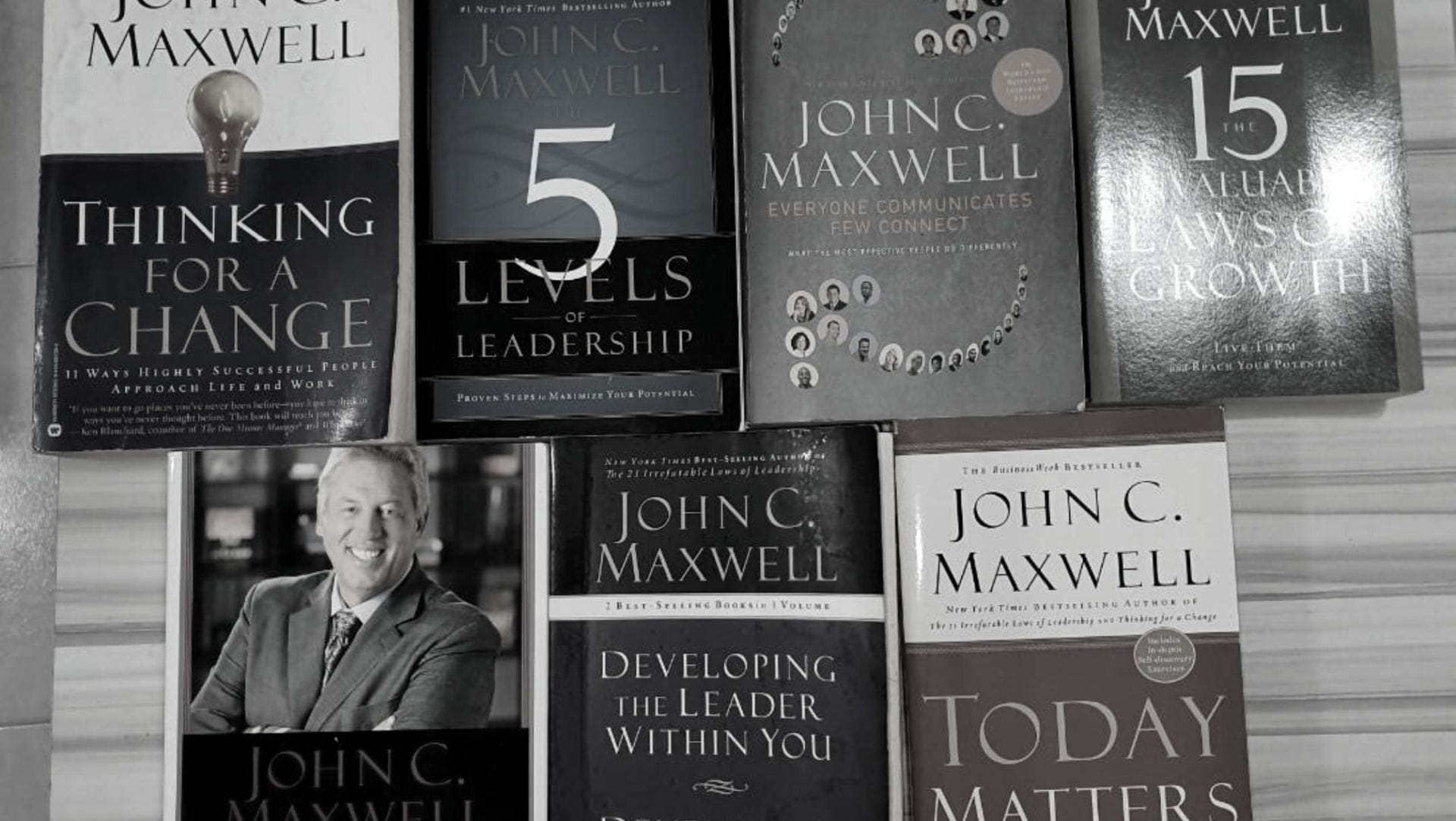 Las-primeras-publicaciones-trabajo-john-maxwell.png
